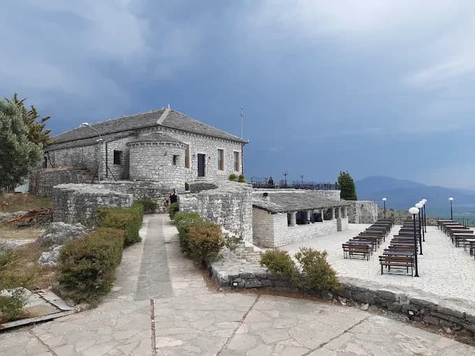 Lëkurësi Castle